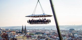 Kulinářská show v oblacích nad Prahou