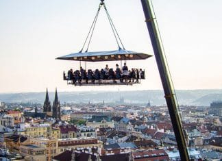 Kulinářská show v oblacích nad Prahou