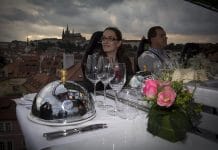 VEČEŘE V OBLACÍCH 2026. Prahu objevuje z nové perspektivy. Létat se bude jen jediný víkend