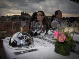 VEČEŘE V OBLACÍCH 2026. Prahu objevuje z nové perspektivy. Létat se bude jen jediný víkend