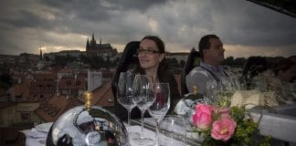 VEČEŘE V OBLACÍCH 2026. Prahu objevuje z nové perspektivy. Létat se bude jen jediný víkend