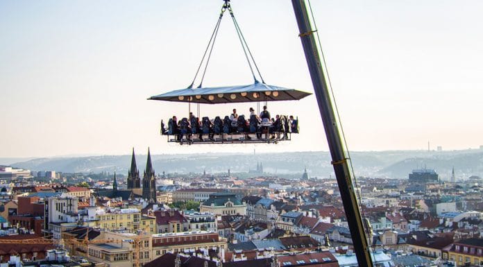 Večeře v oblacích, romantika i adrenalin