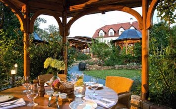 Otevřené sezení venku i nové menu v Babiččině zahradě