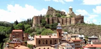 Gruzie láká na víno, přírodu, moře, historii… Letos však bez ruských turistů