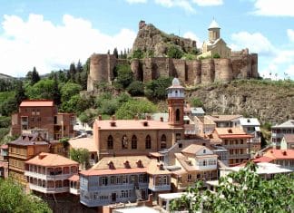 Gruzie láká na víno, přírodu, moře, historii… Letos však bez ruských turistů