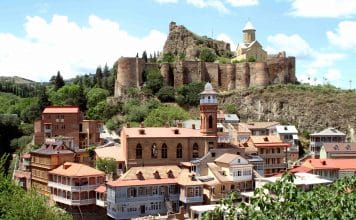 Gruzie láká na víno, přírodu, moře, historii… Letos však bez ruských turistů