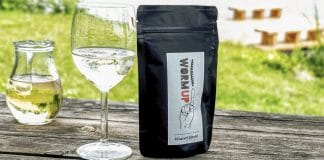 Něco malého, křupavého k vínu?