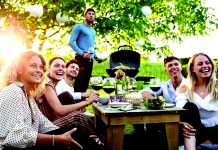 Nastartujte grilovací sezónu 2020, staňte se mistry! Pomohou vám nové trendy i vychytávky.