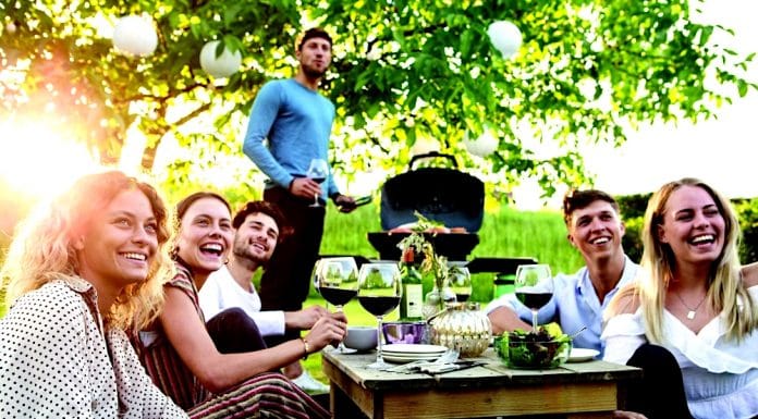 Nastartujte grilovací sezónu 2020, staňte se mistry! Pomohou vám nové trendy i vychytávky.