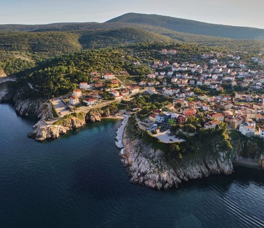 Za vínem i koupáním bezpečně. Chorvatsko má nyní nejlepší epidemiologickou situaci ve Středomoří Ostrov Krk, Foto Pavel Vítek RVV Studio