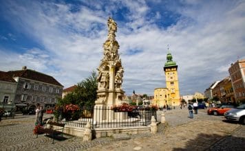 Vinná párty Weinviertelu. V Retzu opět vytryskne víno ze dvou fontán