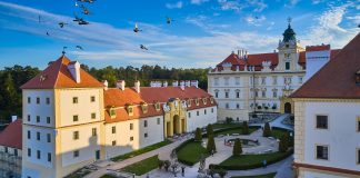 Valtické vinné trhy lákají na vítězná vína i cimbálovku. Počet vzorků v soutěži byl rekordní