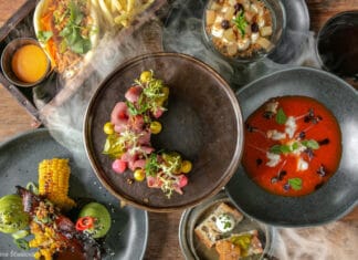 Dáme kouř? V zážitkové restauraci River’s na břehu Vltavy ochutnáte zakouřené menu. Od welcome drinku po dezert zakouřené menu River's