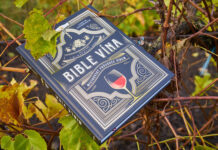BIBLE VÍNA: Průvodce od „A“ do „Z“. Hrozny, výroba, regiony, degustace i párování s pokrmy kniha o víně ve vinici