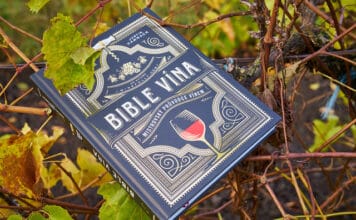 BIBLE VÍNA: Průvodce od „A“ do „Z“. Hrozny, výroba, regiony, degustace i párování s pokrmy kniha o víně ve vinici