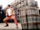 Jean-Claude Van Damme další slavnou tváří ve službách irské whiskey. Stávky už i v palírnách Akční hvězda Jean Claude Van Damme tváří Old Oak Irish whiskey