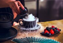 Svařák? Vánoční punč? Zkuste Werichův koktejl. Zahříváček z pražského hotelu Mandarin