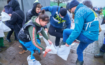 Mistři v řezu révy předvedli své umění i v dešti. Zlaté nůžky putují na Slovensko