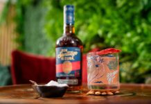 COCKATOO. Daiquiri s českou stopou lahev rumu a koktejl