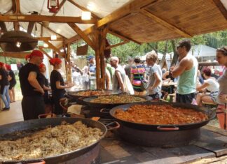 Festival NÁPLAVKŐŐŐ plánovaný na tento víkend SE RUŠÍ! Oslavy maďarské gastronomie a kultury padly za oběť počasí Maďarský festival chutí