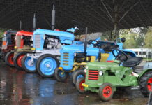 JEDE TRAKTOR. Spanilá jízda odstartuje první ročník Traktoriády