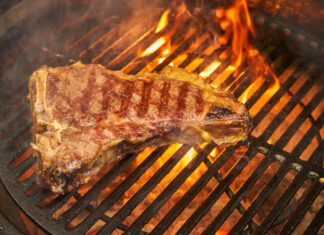 WOOD & STEAK: Grilovaný steak ničím nenahradíš