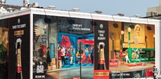 RADOSTNÁ NEPOSLUŠNOST V LAHVI S MARILYN. Piper-Heidsieck otřásá tradicemi. Hold ikonám, rebelii i odvaze