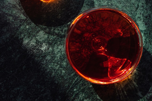 Červené cuvée = mistrovská disciplína Foto: Unsplash/Sara Canonici