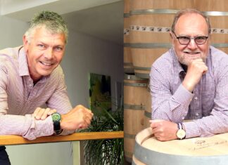 RECEPT NA ÚSPĚCH. Miloš Balga a Jan Ševčík rekapitulují své podnikatelské kroky v třicetileté historii firmy BS vinařské potřeby Majitelé firmy BS vinařské potřeby zleva: Miloš Balga a Jan Ševčík