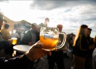 PIVO NA NÁPLAVCE SLAVÍ 13. ROČNÍK. Festival letos představí 34 minipivovarů