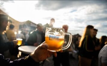 PIVO NA NÁPLAVCE SLAVÍ 13. ROČNÍK. Festival letos představí 34 minipivovarů