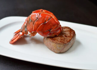 HUMR A STEAK aneb surf & turf. Žádná velká novinka, ale pořád baví. A budí dojem luxusu