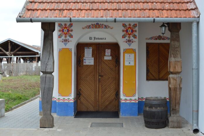 vsuj-u-jenoura-vchod