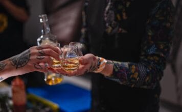 WHISKY LIFE! PRAGUE. Stovky vzorků k ochutnání i legenda Charles MacLean osobně