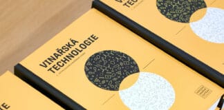 BIBLE TUZEMSKÉHO VINAŘSTVÍ PODRUHÉ. Naučná publikace Vinařská technologie vychází v novém vydání Vinařská technologie, křest knihy