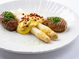 Chřest, smrže, ryby, langustýnky… RESTAURACE KAMPA PARK si umí vymazlit každou sezónu