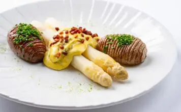 Chřest, smrže, ryby, langustýnky… RESTAURACE KAMPA PARK si umí vymazlit každou sezónu