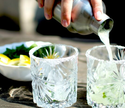 Spritz, bazalka, yuzu i olivy… PĚT DRINKŮ LÉTA v souhře klasiky a moderny