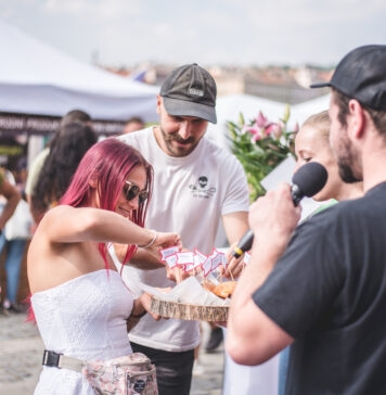 VEGGIE NÁPLAVKA PROVONÍ PRAHU. Rostlinná kuchyně nabídne street food, světové novinky i Bena Cristovao