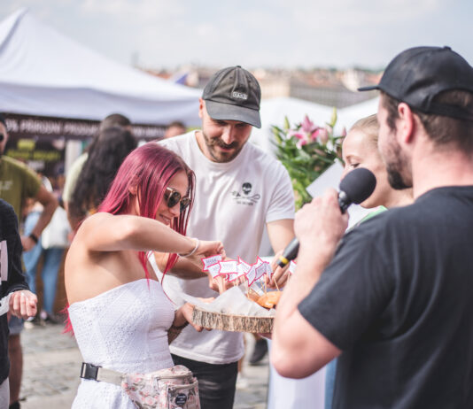 VEGGIE NÁPLAVKA PROVONÍ PRAHU. Rostlinná kuchyně nabídne street food, světové novinky i Bena Cristovao